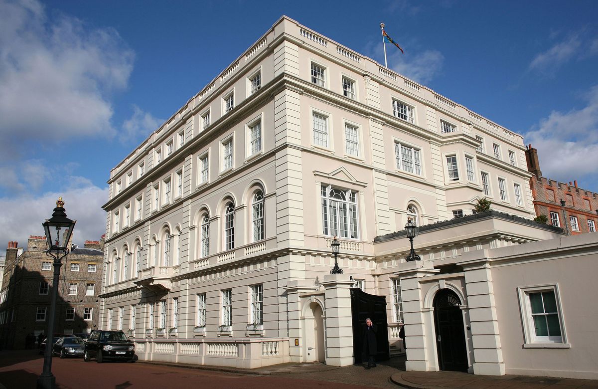 Clarence House - hvor kongen og dronningens konsort vil fortsette å bo mens renoveringen av Buckingham Palace utføres