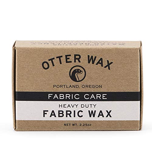 En pappeske med Otter Wax Fabric Wax Bar