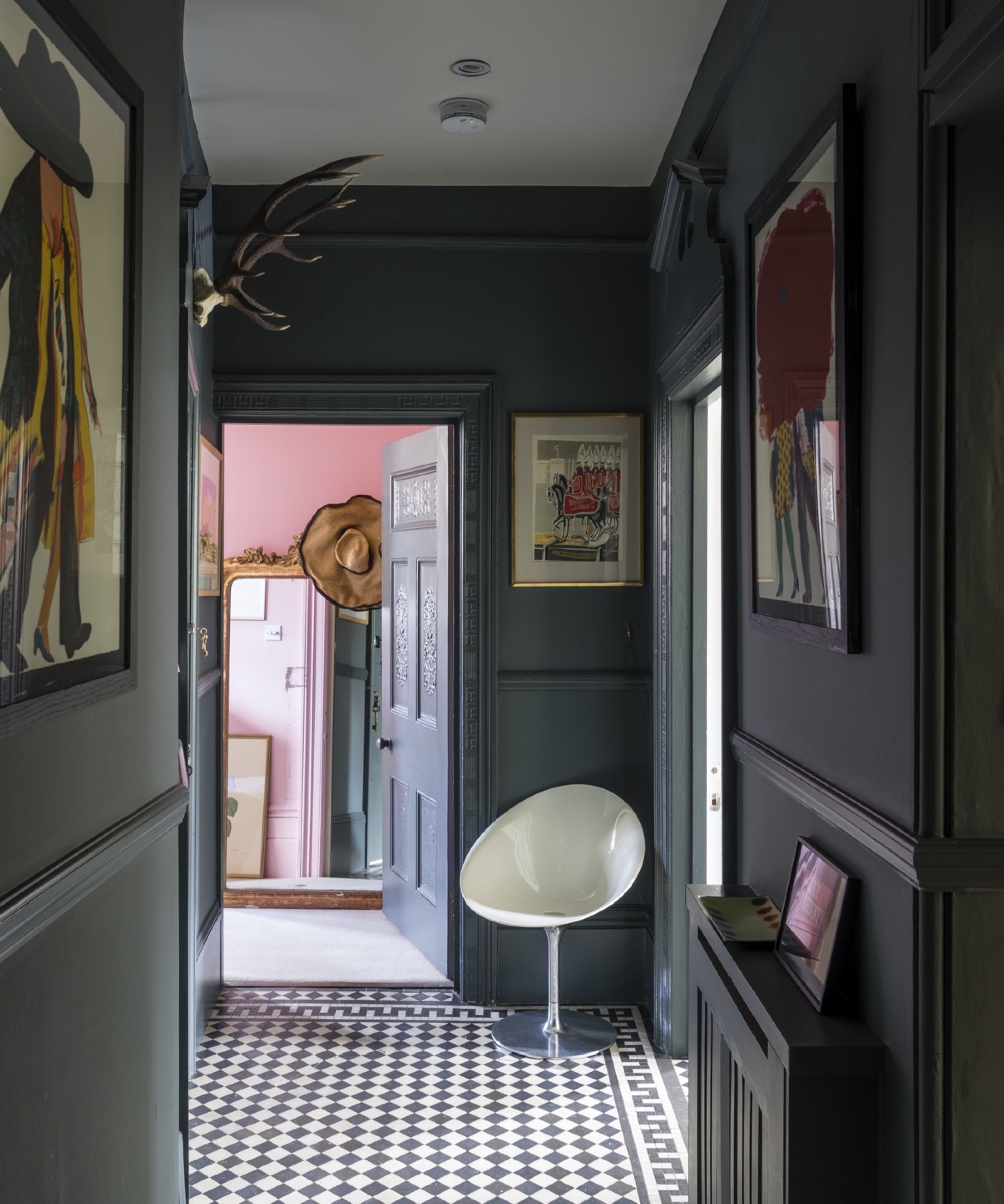mørkegrå gang fra Farrow & Ball
