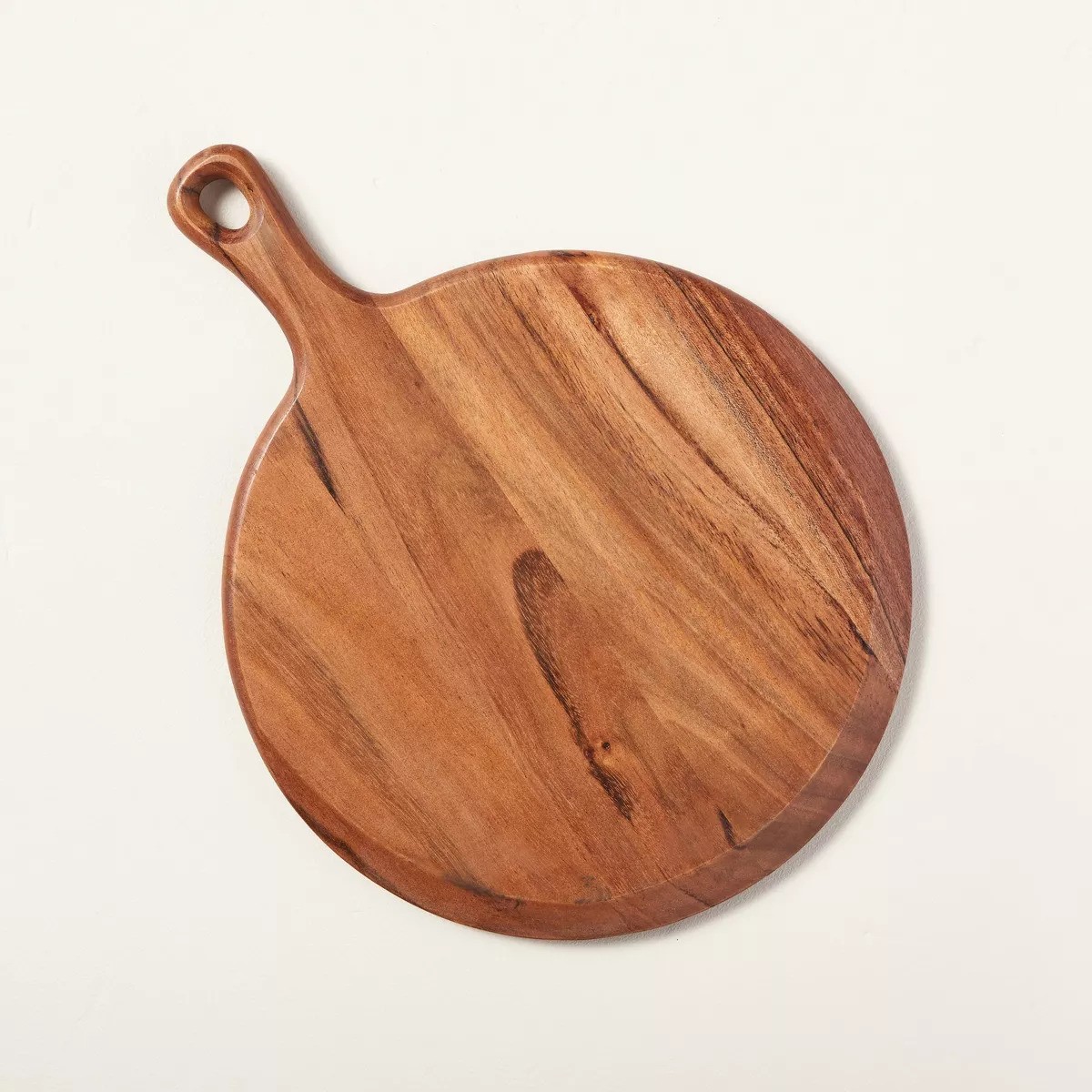 Rundt trepadle-serveringsbrett - Hearth & Hand™ med Magnolia