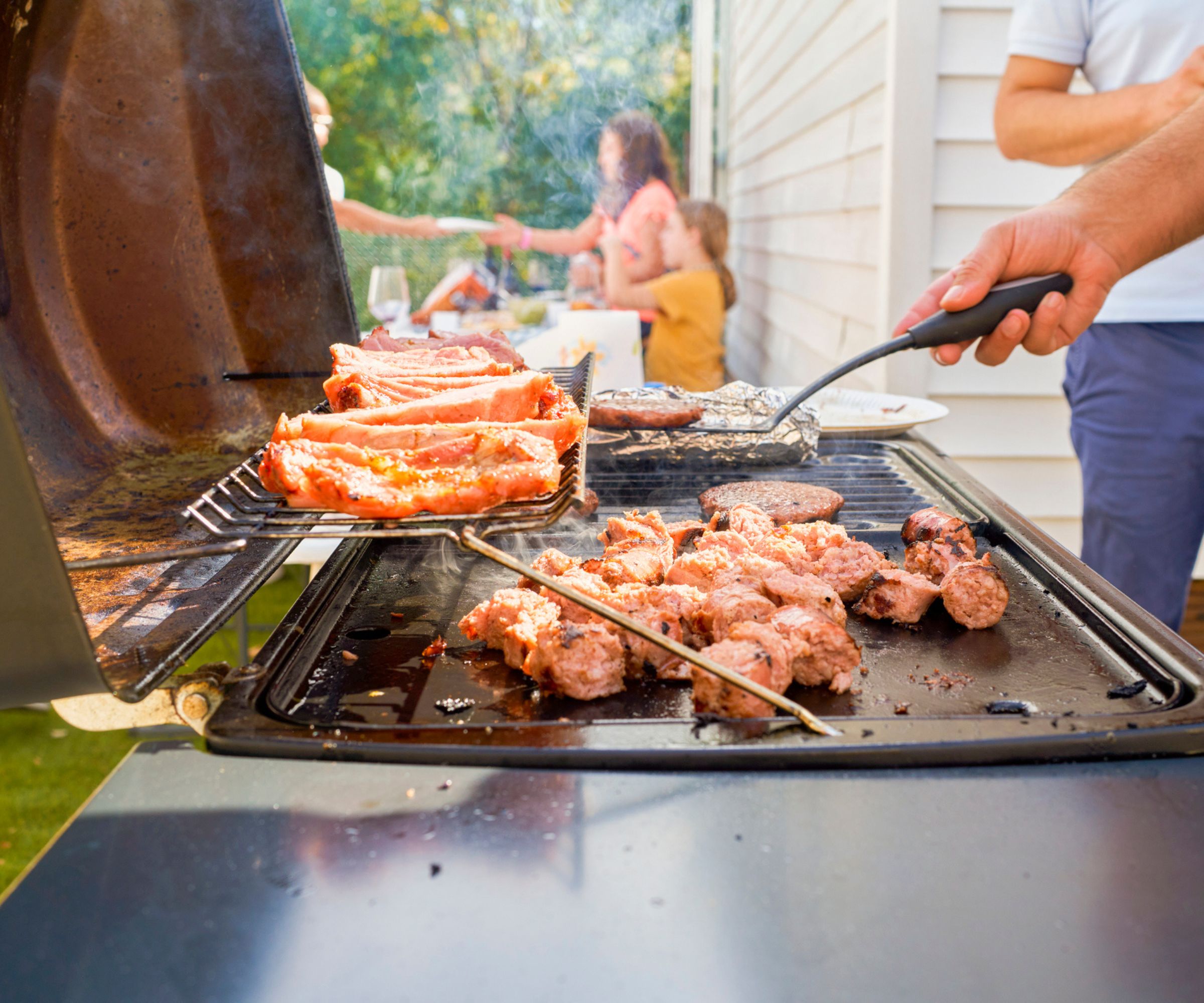 Bruke en takkefeste på en grill