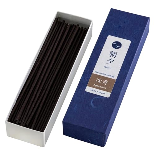 Åpen boks med Asayu Japan Natural Low Smoke Agarwood Incense Sticks ved siden av blått lokk med Asayu Japan -logo mot hvit bakgrunn.