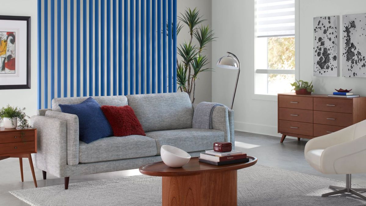 Sherwin-Williams 'månedens marsjfarge er en pulserende koboltblå maling-Slik dekorerer du med den for et fargerikt opplegg