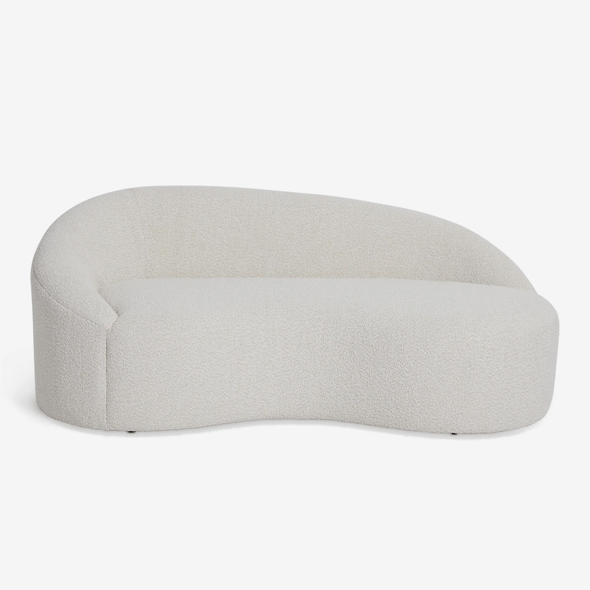 Grå buet sofa av Lulu og Georgia
