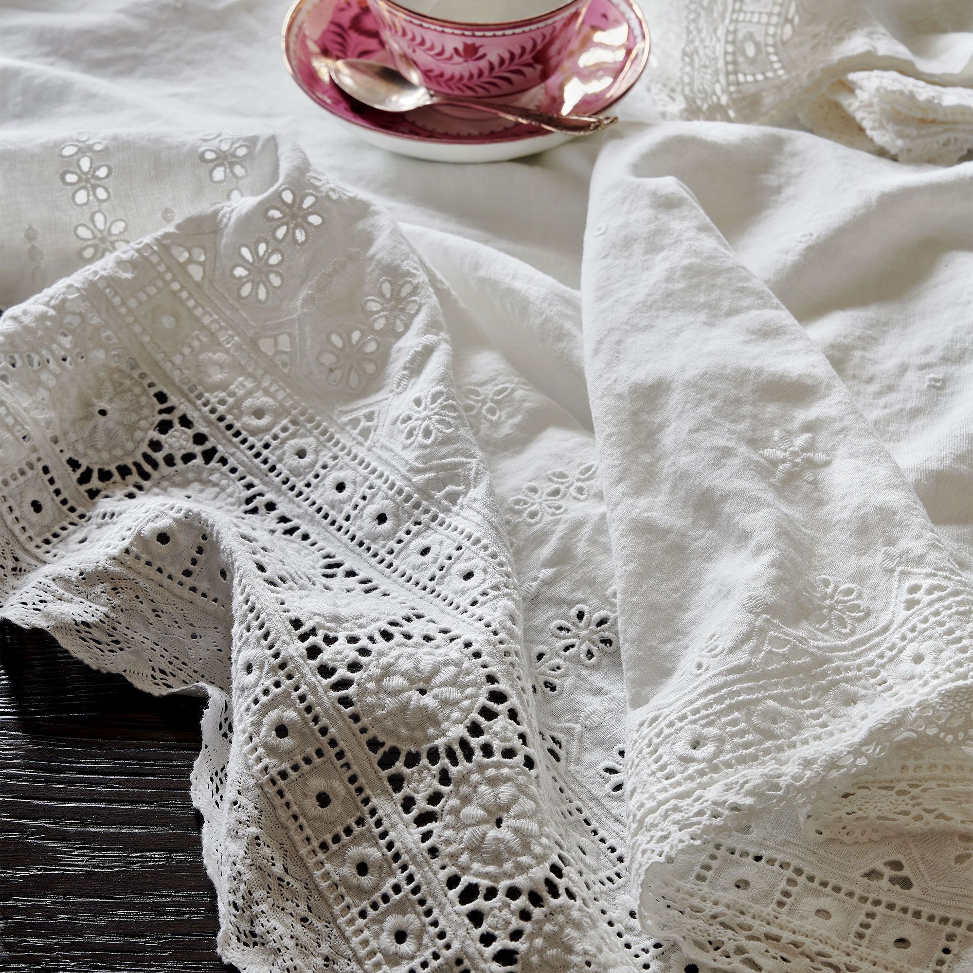 Eyelet Crochet duk