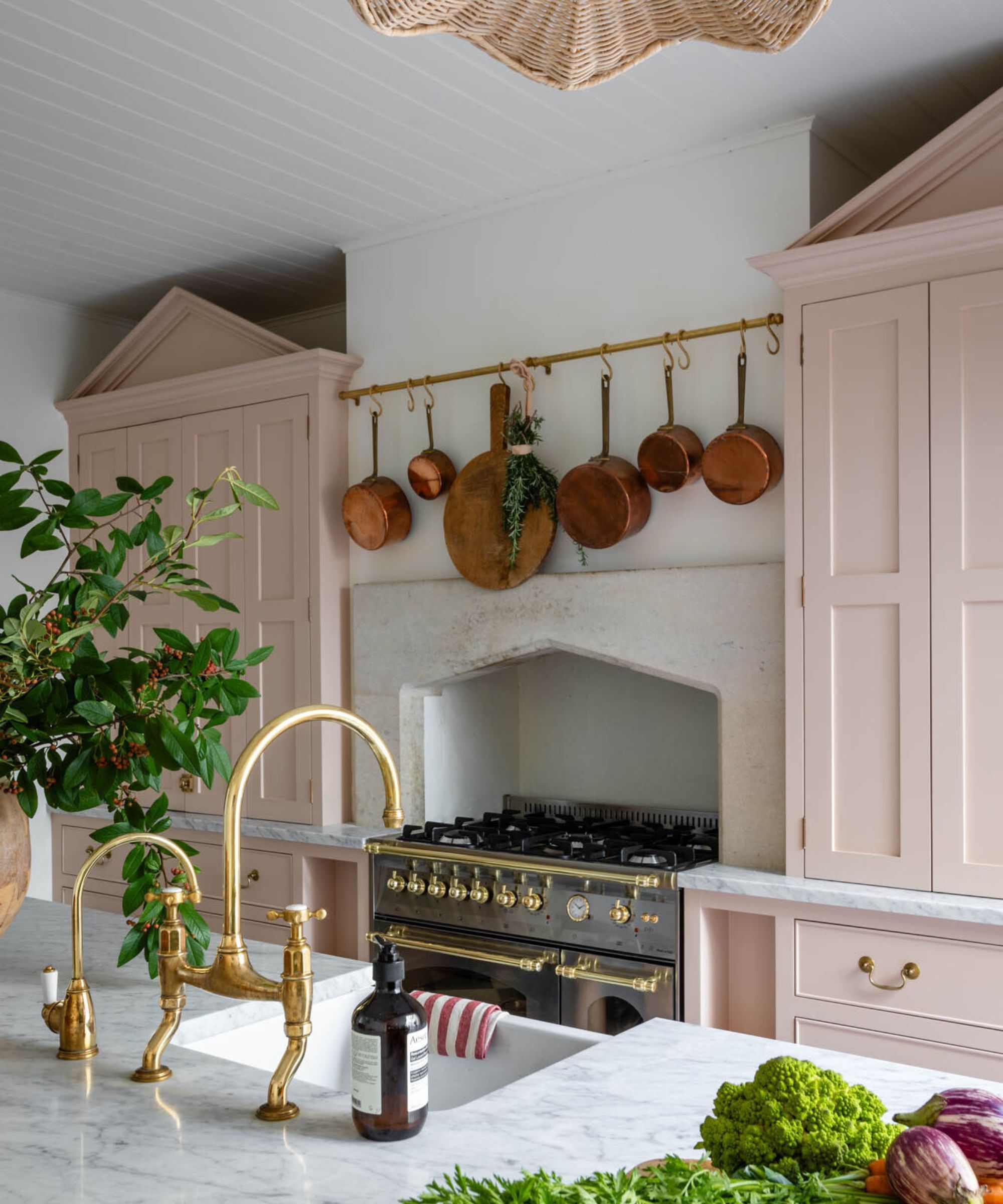 Kjøkkenskap malt i å sette gips av Farrow & Ball