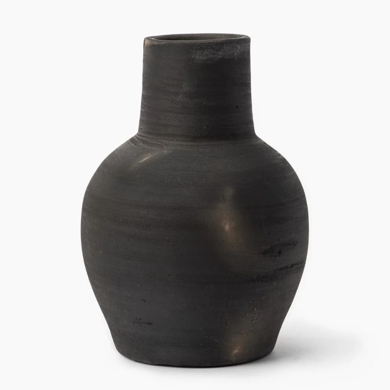 Svart skulpturell vase