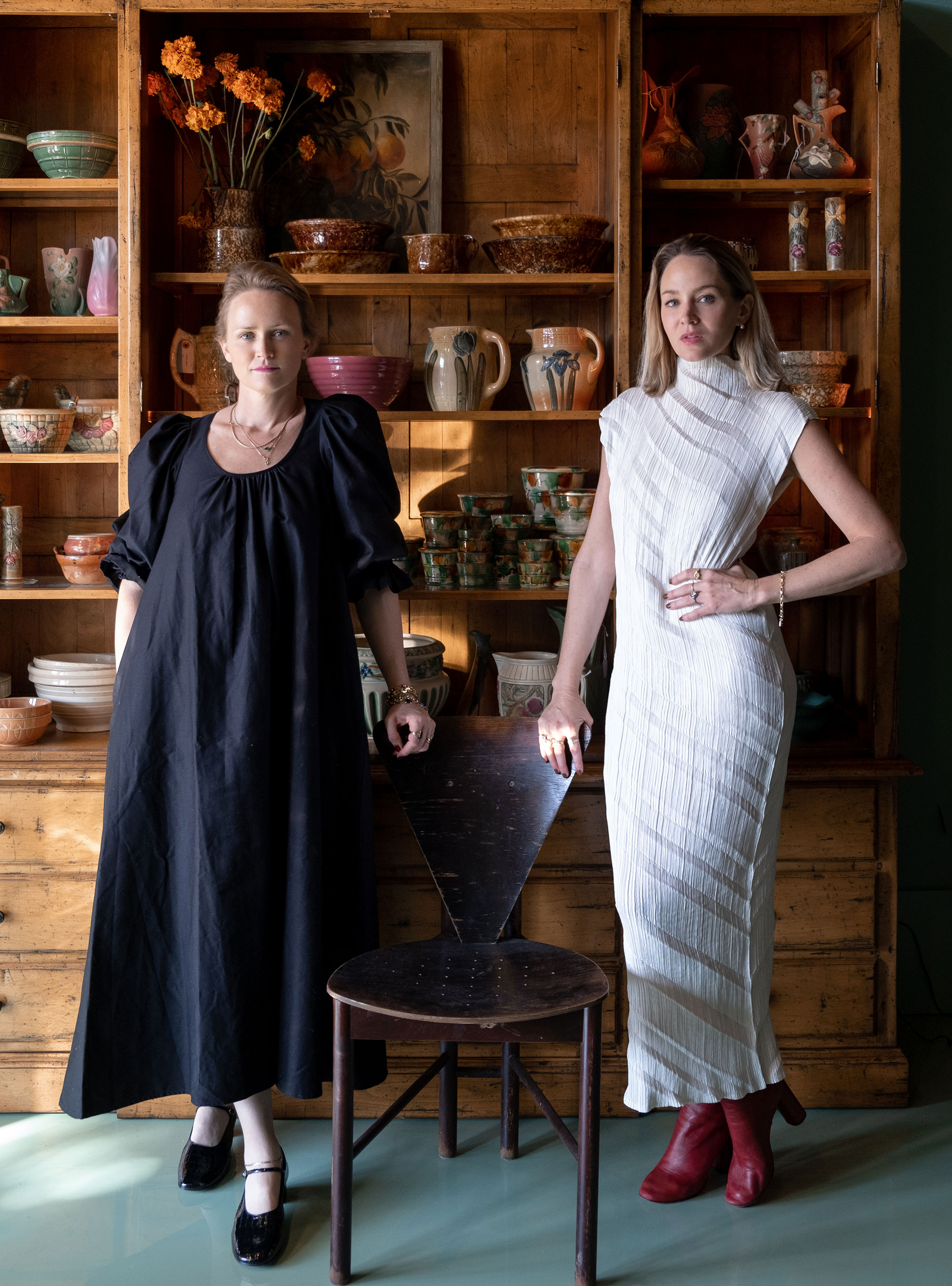 Emily Ward og Louisa Pierce i showroomet deres i California