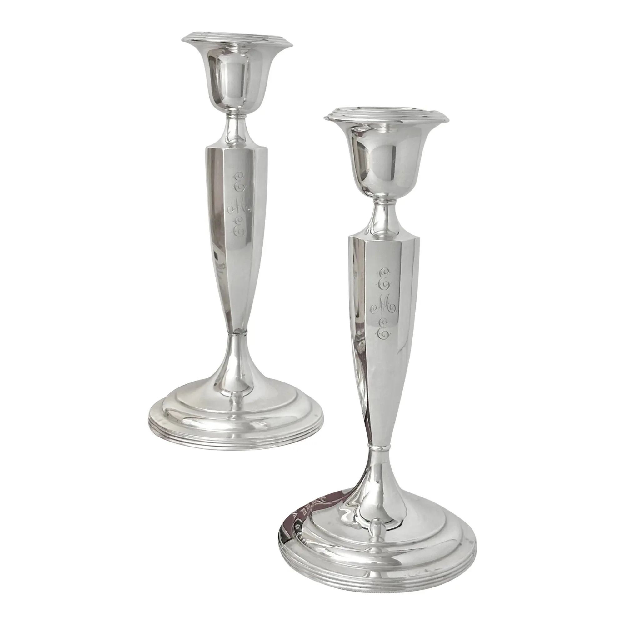 Midt 1900 -tallet Sterling Silver Wallace Monograme Single Candlesticks - Sett med 2